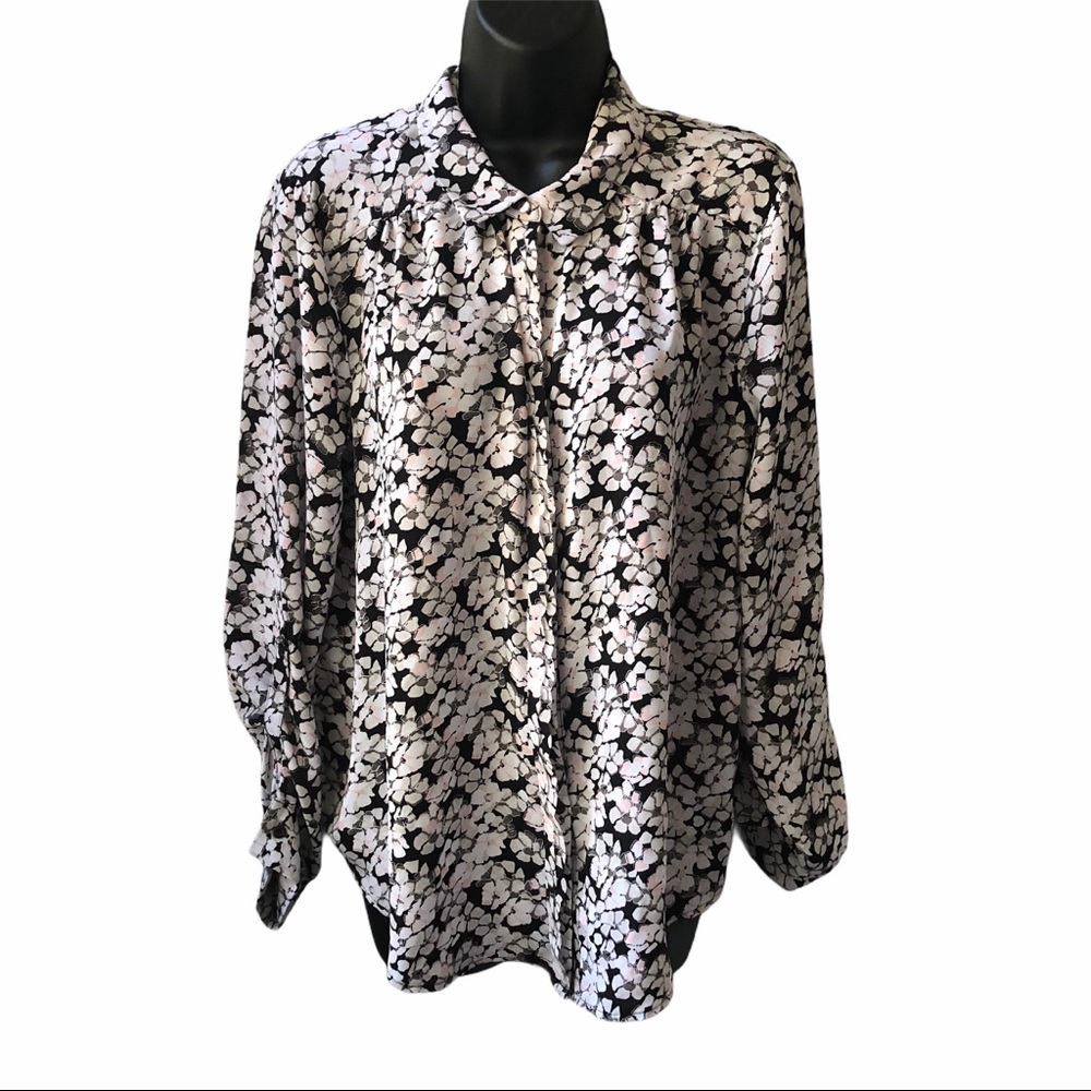 🌻 2/$25 Elle Floral Blouse Size L